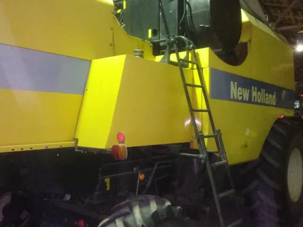 Зерноуборочный комбайн New Holland ТС5080