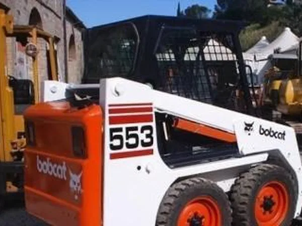 Мини-погрузчик Bobcat 553