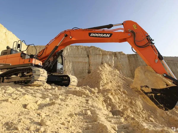 Гусеничный экскаватор Doosan DX300LCA