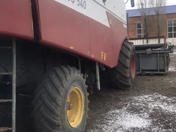 Зерноуборочный комбайн Ростсельмаш ACROS 540
