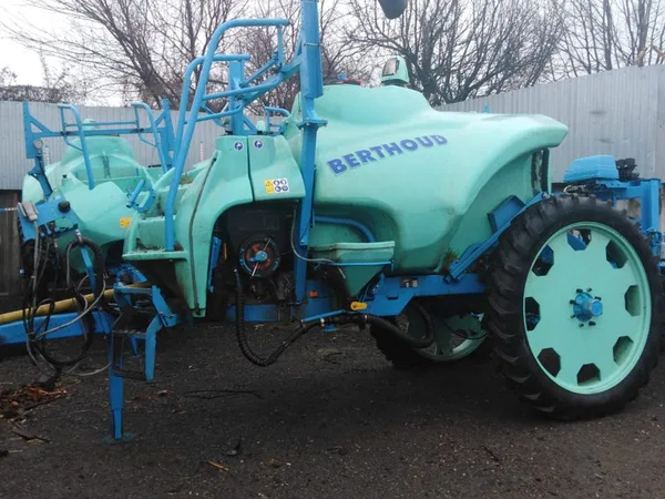 Прицепной опрыскиватель Berthoud Tracker 3200