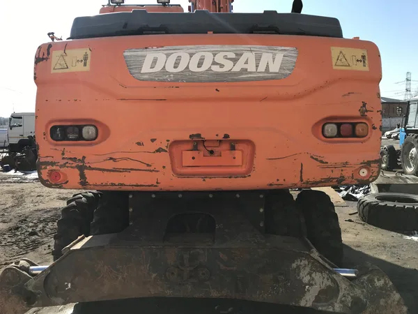Колесный экскаватор Doosan DX190