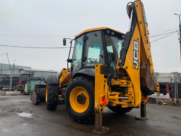 Экскаватор-погрузчик JCB 4CX