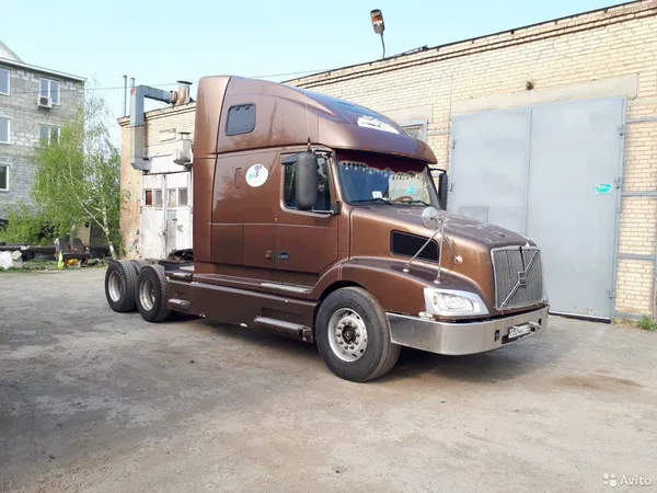 Седельный тягач Volvo VNL