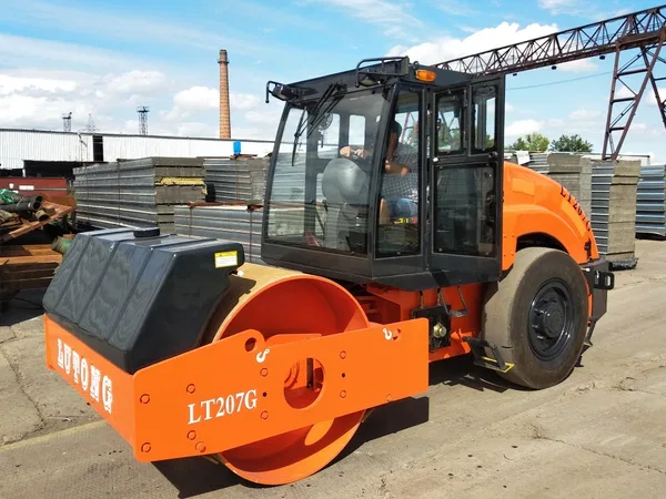 Грунтовый каток Lutong LT207G