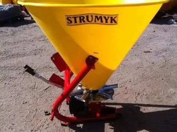 Разбрасыватель удобрений Strumyk 500 л.