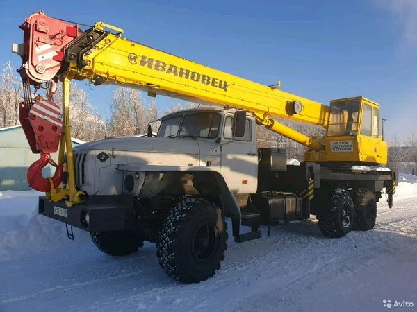 Автокран Ивановец на шасси УРАЛ