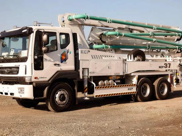 Автобетононасос KCP K3V180S на шасси Daewoo Novus