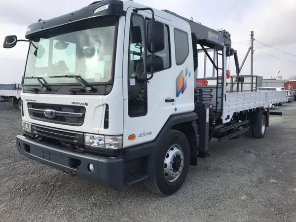 Бортовой грузовик с КМУ Daewoo Novus