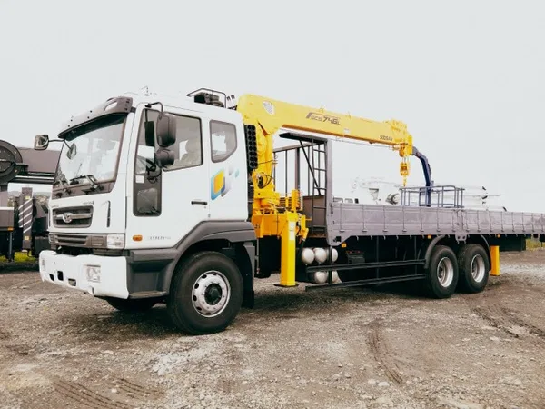 Бортовой грузовик с КМУ Daewoo Novus