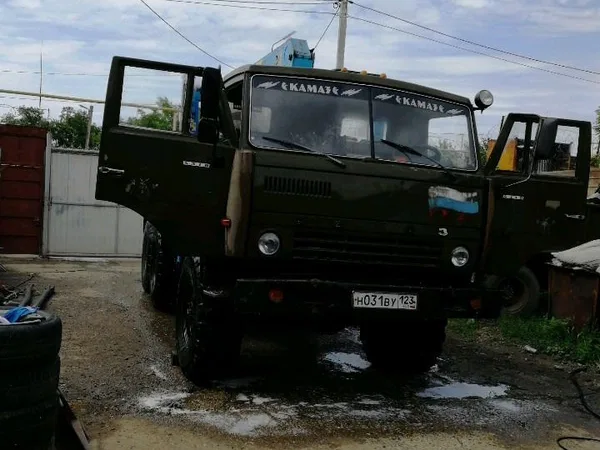 Бортовой грузовик с КМУ КамАЗ 43105