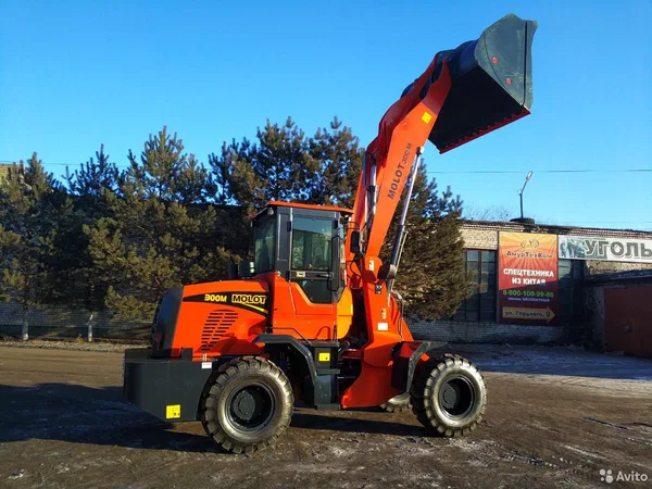 Фронтальный погрузчик MOLOT 300M