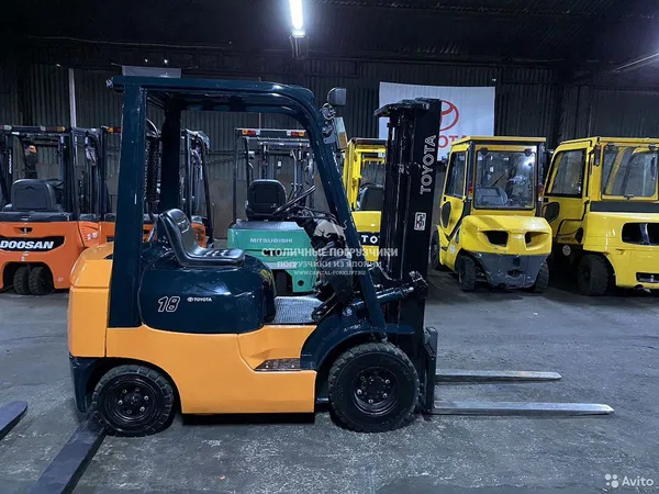Вилочный погрузчик Toyota 02-7FD18