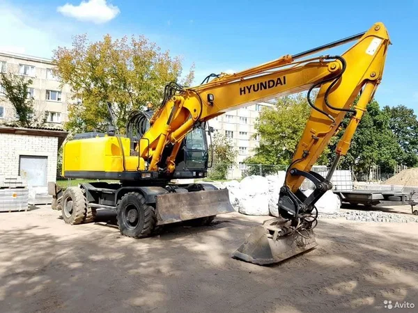 Колесный экскаватор Hyundai Robex 170W-7A