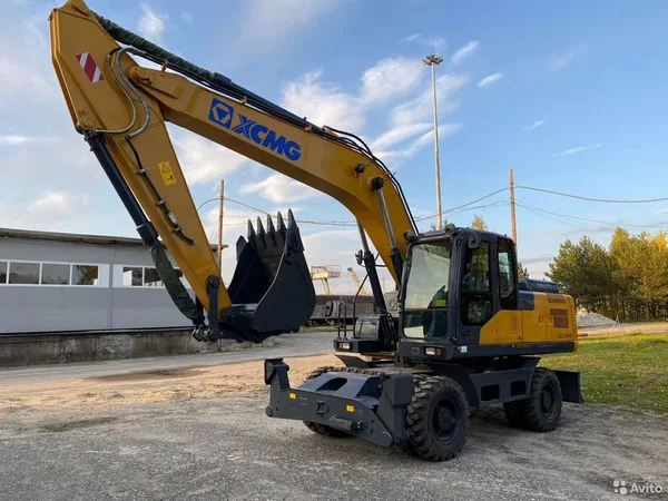 Колесный экскаватор XCMG XE210WB