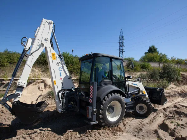 Экскаватор-погрузчик RM-Terex TLB-825
