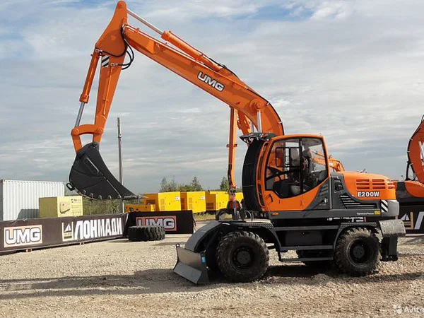 Колесный экскаватор UMG E200W