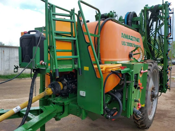 Прицепной опрыскиватель Amazone UG 3000 special