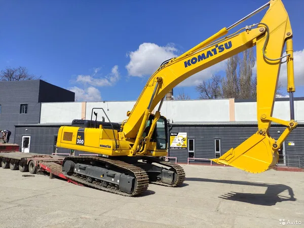Гусеничный экскаватор Komatsu PC300-8M0