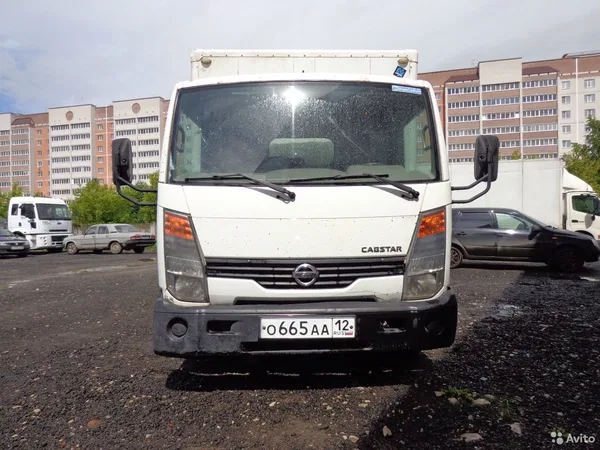 Промтоварный фургон Nissan Cabstar