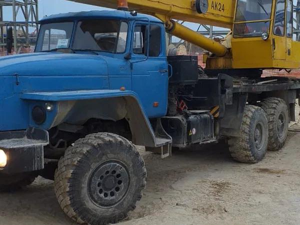 Автокран Ивановец КС-45717-1 на шасси УРАЛ