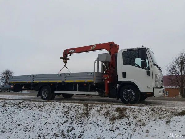 Бортовой грузовик с КМУ ISUZU NQR90