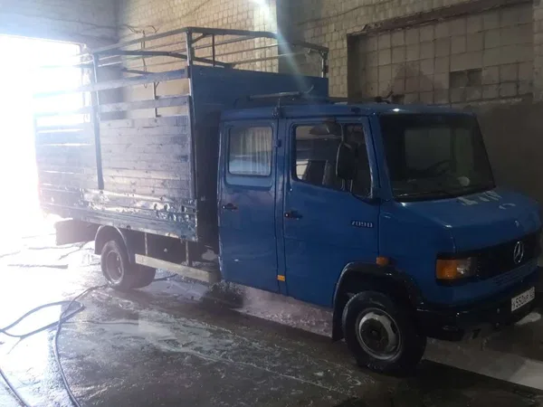 Бортовой грузовик Mercedes-Benz 709D