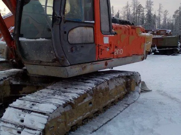 Гусеничный экскаватор Hitachi ZX200