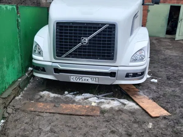 Седельный тягач Volvo VNL