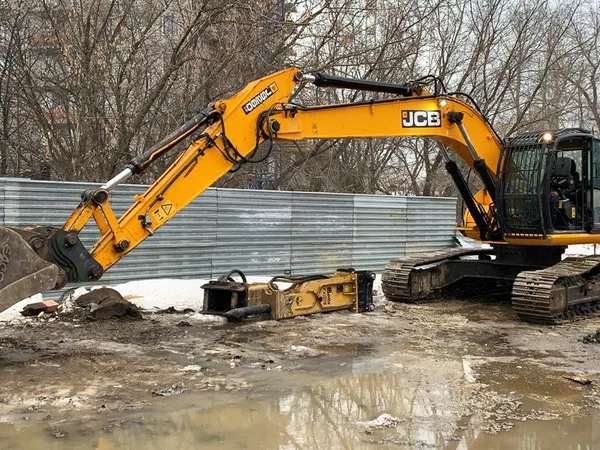 Гусеничный экскаватор JCB JS 260LC