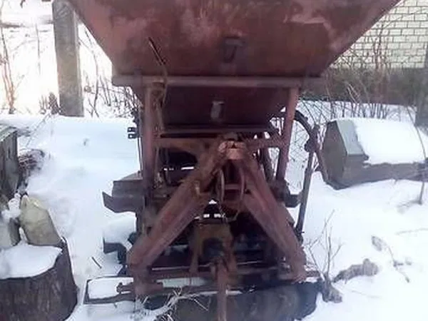Разбрасыватель удобрений НРУ-0,5 (для минеральных удобрений)