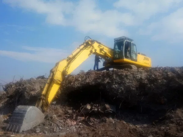 Гусеничный экскаватор New Holland E385