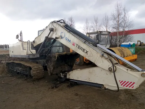 Гусеничный экскаватор RM-Terex TX210