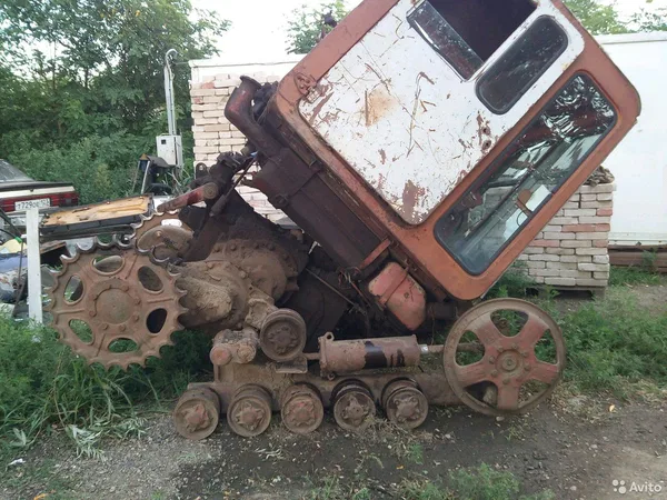 Гусеничный трактор КТЗ Т-70