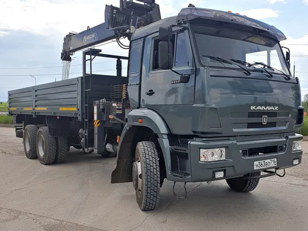Бортовой грузовик с КМУ КамАЗ 65111