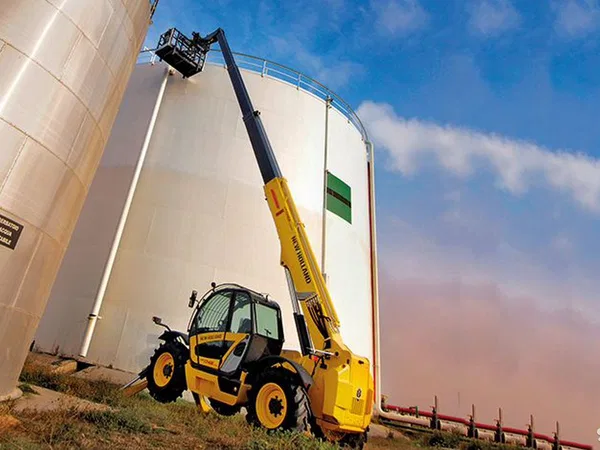 Телескопический погрузчик New Holland LM1745