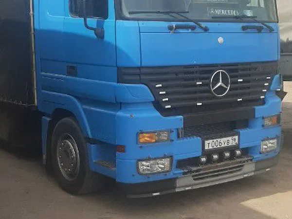 Тентованный грузовик Mercedes-Benz Actros