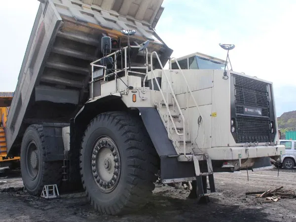 Карьерный самосвал Terex TR 100