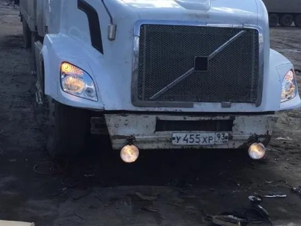 Седельный тягач Volvo VNL