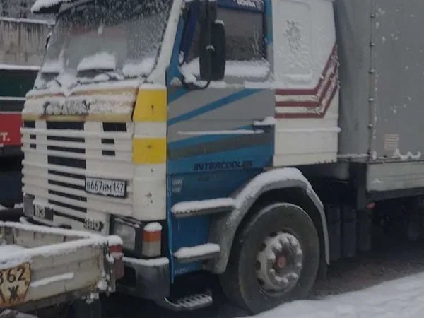 Тентованный грузовик Scania