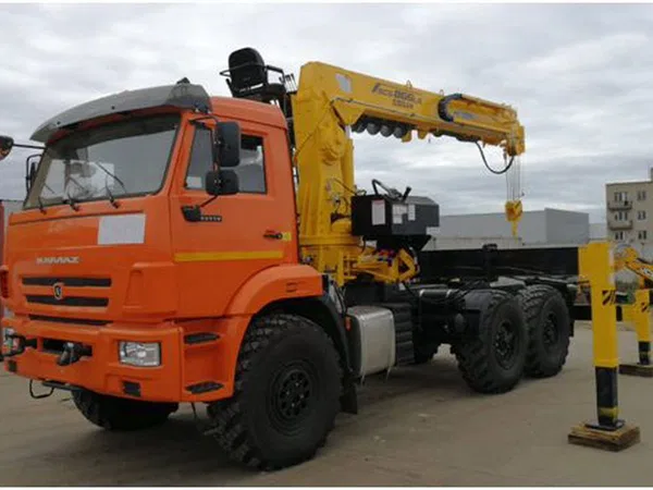 Седельный тягач КамАЗ 43118-3027-50с с КМУ