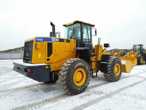 Фронтальный погрузчик SEM 656D