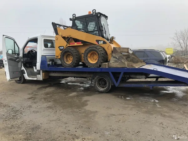 Мини-погрузчик Caterpillar 242В2