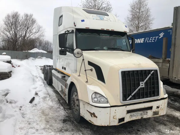 Седельный тягач Volvo VNL