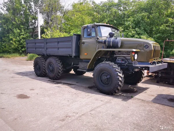 Бортовой грузовик УРАЛ
