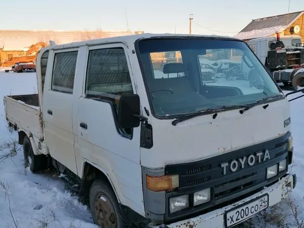 Бортовой автомобиль Toyota Dyna