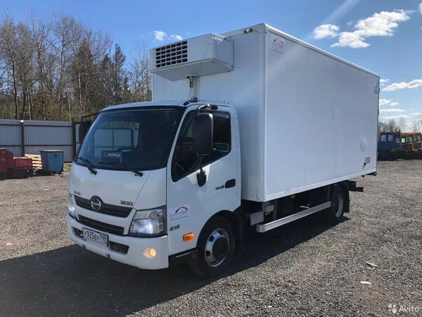 Рефрижераторный фургон Hino 300 Toyota
