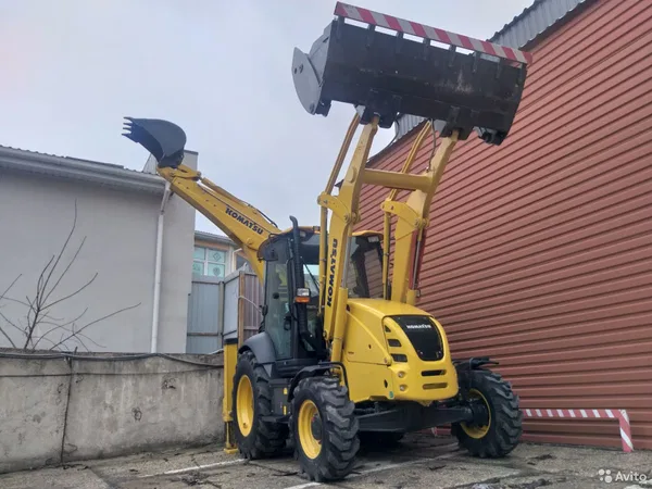 Экскаватор-погрузчик Komatsu WB93R-5E0