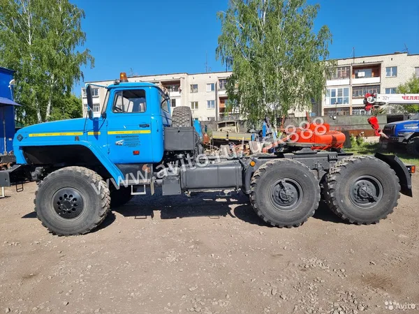 Седельный тягач Урал