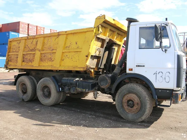 Самосвал МАЗ 551605-271 (136)